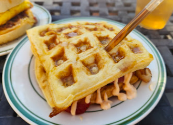Café Posto signature dishes Breakfast Sandwich
Chicken and Waffle Sandwich
Everything Bagel Sandwich